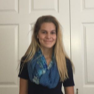 🧢JUSTICE blue knit/polyester scarf! With patterns